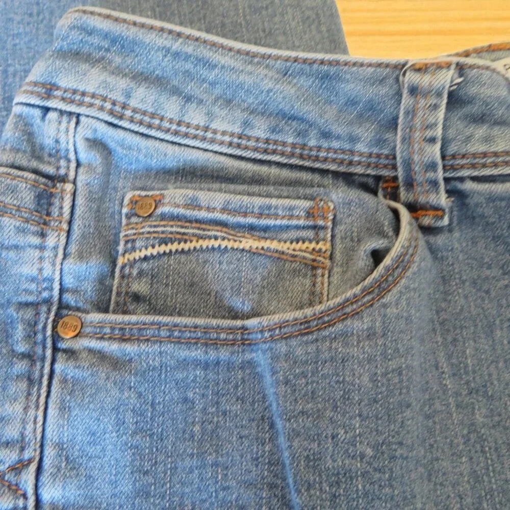LEE - Perfect Fit Women's Jeans (Just Below Waist), Size 10 Medium, Pre-Owned - Picture 11 of 13